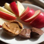 apple slices with peanut butter